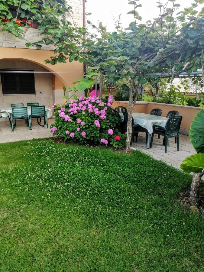 Apartman 100M2, Full Opremljen, Privatni Parking. Pula Exterior photo