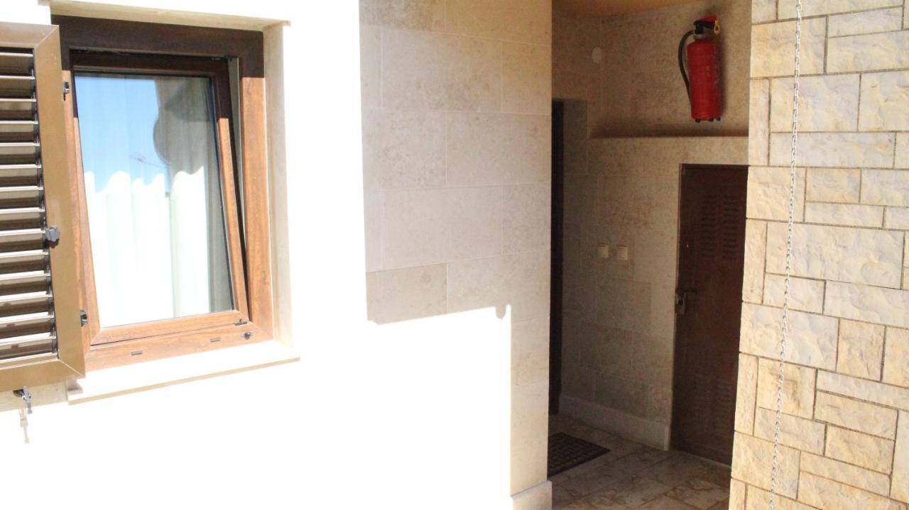 Apartman 100M2, Full Opremljen, Privatni Parking. Pula Exterior photo