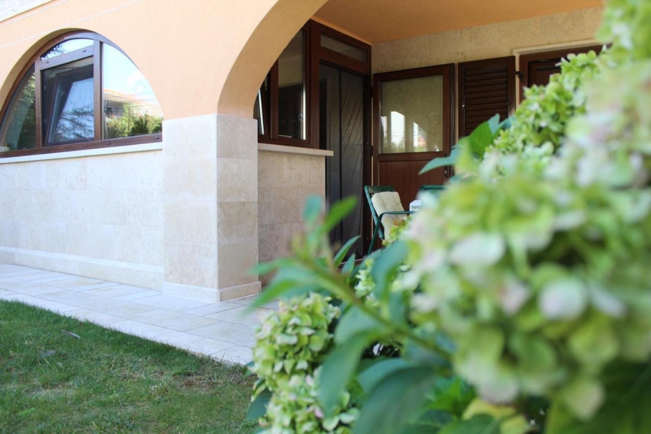 Apartman 100M2, Full Opremljen, Privatni Parking. Pula Exterior photo